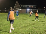 Training S.K.N.W.K. JO19-1 op het oude trainingsveld (20/23)